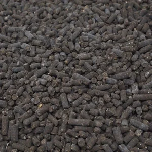 Chicken manure pellets: dark grey-brown cylindrical pellets in a dense layer
