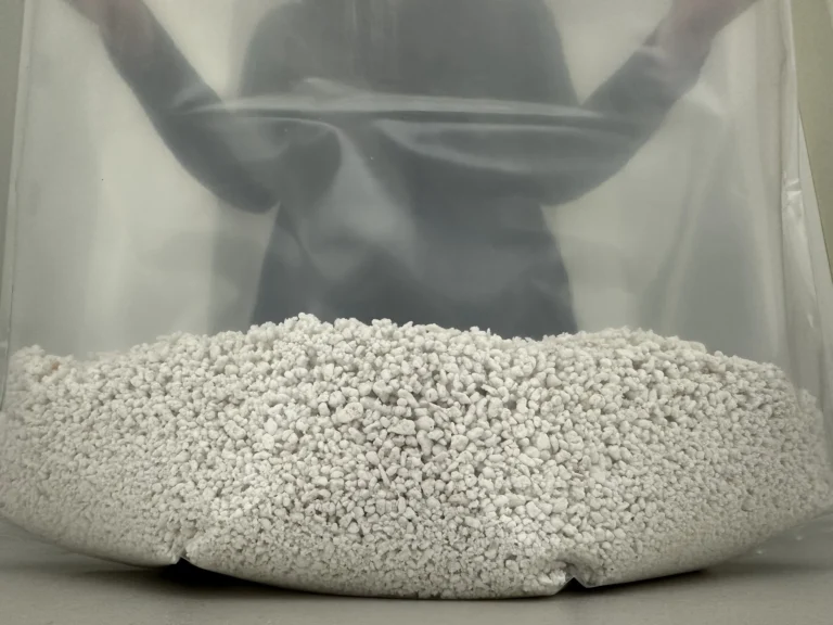 XXL Grow Tent with wet perlite in the bottom